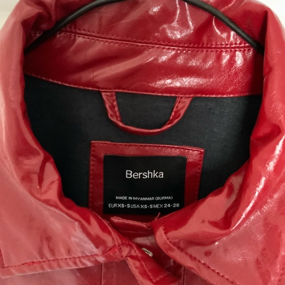 Beautiful vibrant bright BERSHKA red jacket FAUX LEATHER - Picture 4 of 7